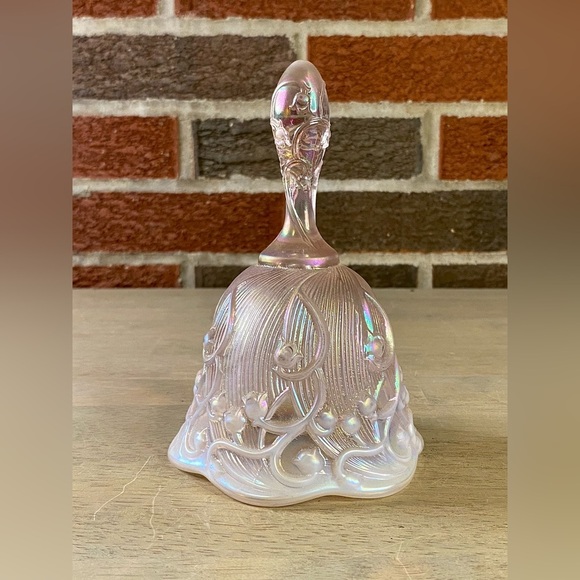 Vintage Fenton Iridescent Pink‎ Opalescent Art Glass Bell, 6 Inches - Picture 3 of 9